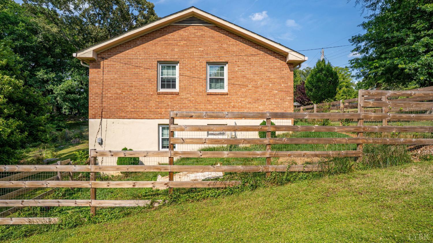 2305 Hawthorne Road Lynchburg, VA 24503 - Photo 38 of 56