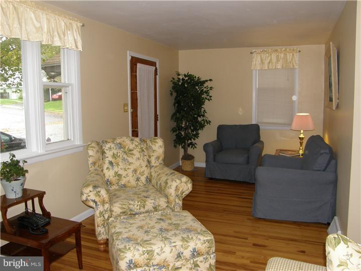 227 Funston Avenue Reading, PA 19607 - Photo 5 of 11 Living Room