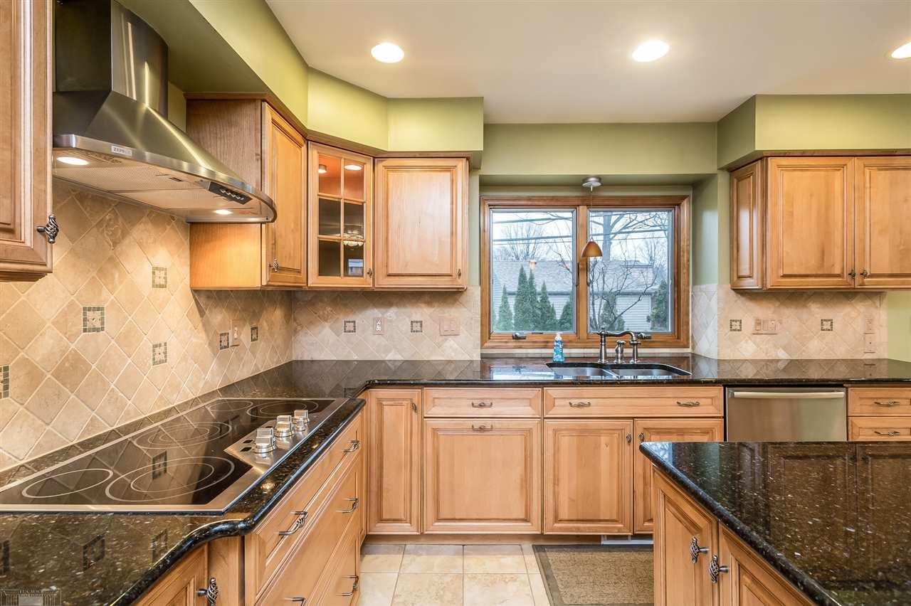 1630 Oxford Road Grosse Pointe Woods, MI 48236 - Photo 19 of 50