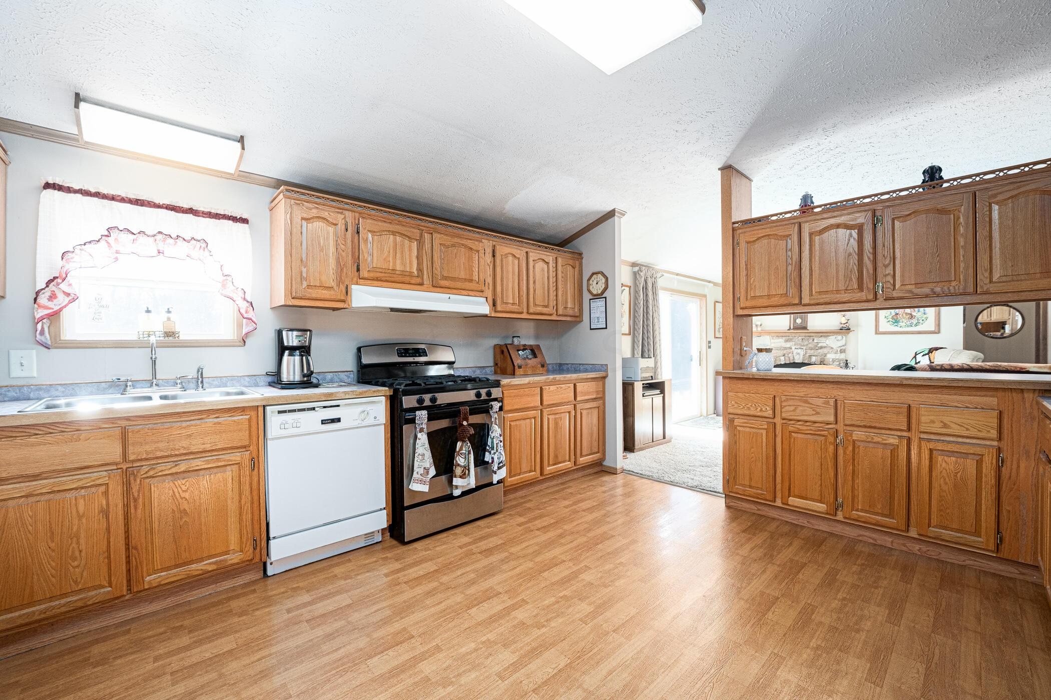 15913 Rocky Fork Road Logan, OH 43138 - Photo 29 of 47 Kitchen