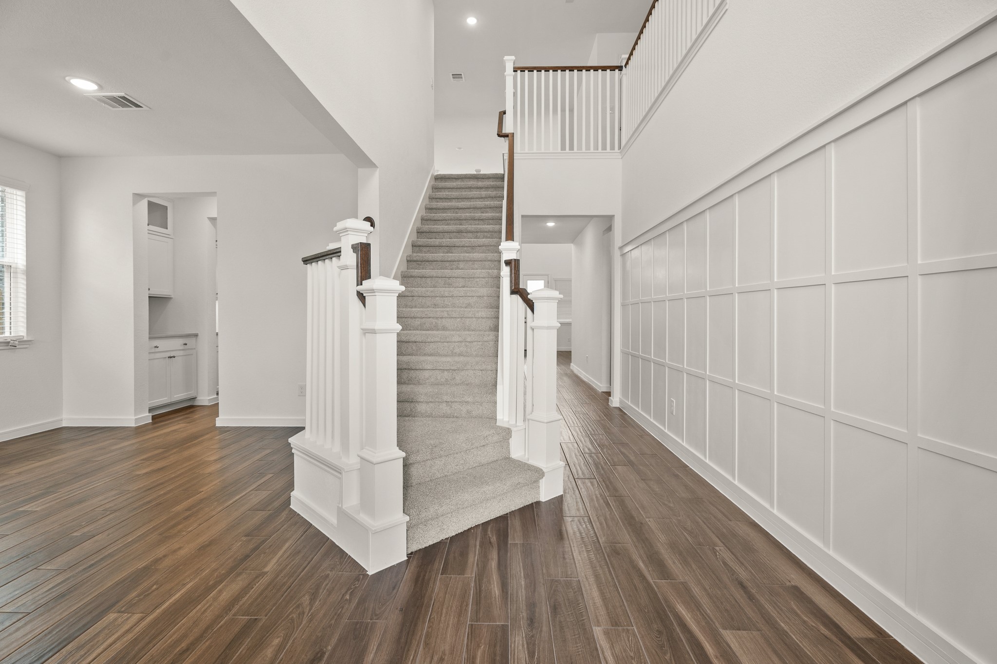 2819 Clapbread Lane Rosenberg, TX 77471 - Photo 3 of 45 Welcoming foyer (*Photo not of actual home and used for illustration purposes only.)