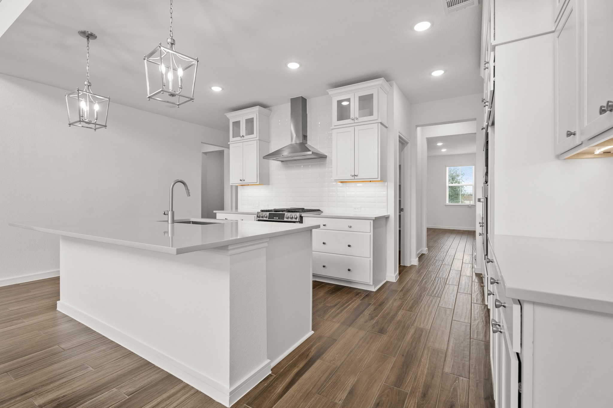 2819 Clapbread Lane Rosenberg, TX 77471 - Photo 6 of 45 Gorgeous kitchen (*Photo not of actual home and used for illustration purposes only.)