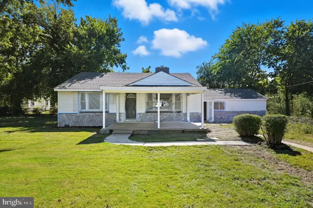 a view of a house with swimming pool and a yard