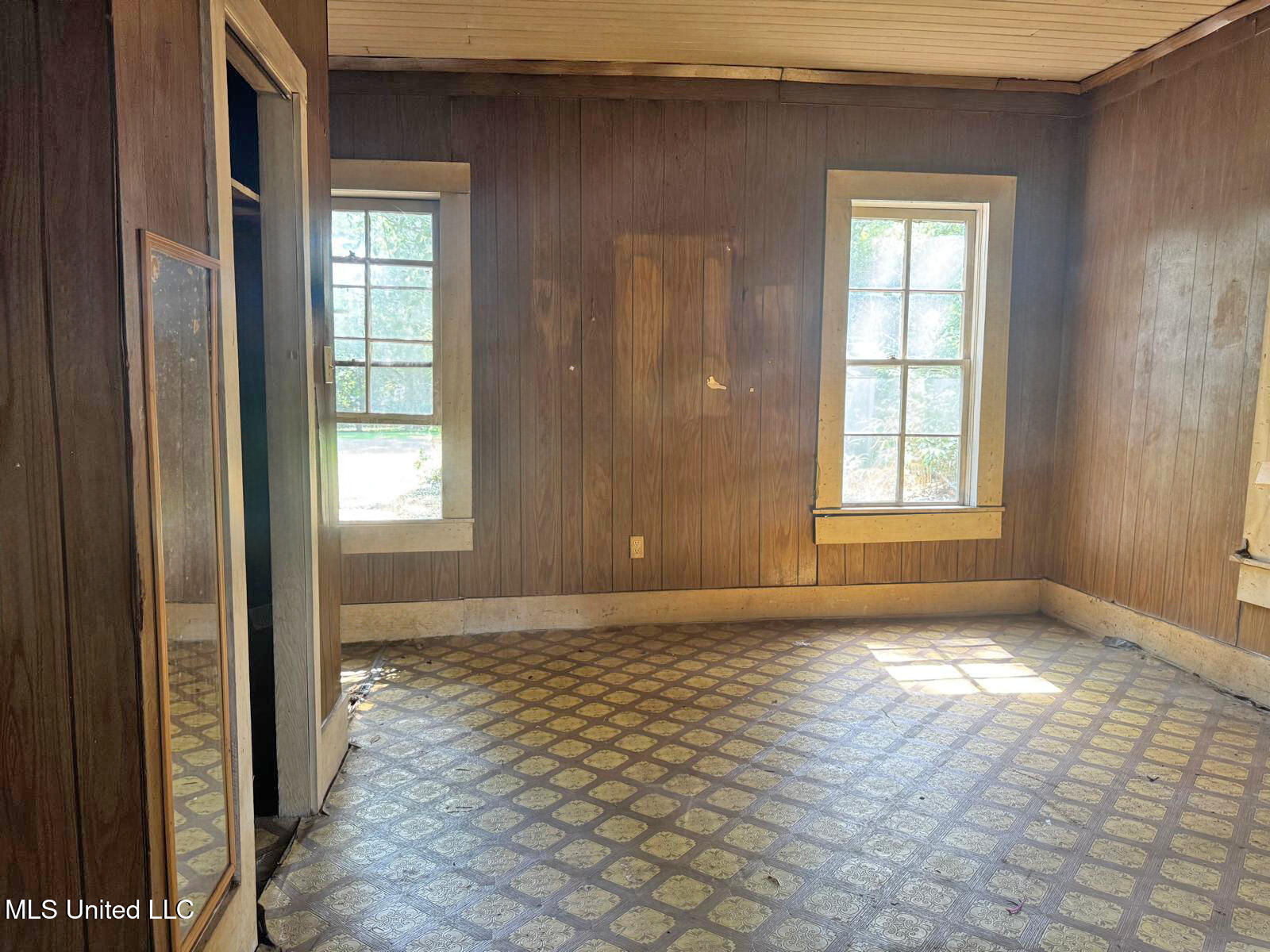 724 East Cherokee Street Brookhaven, MS 39601 - Photo 3 of 9 WhatsApp Image 2025-09-22 at 08.31.14_08