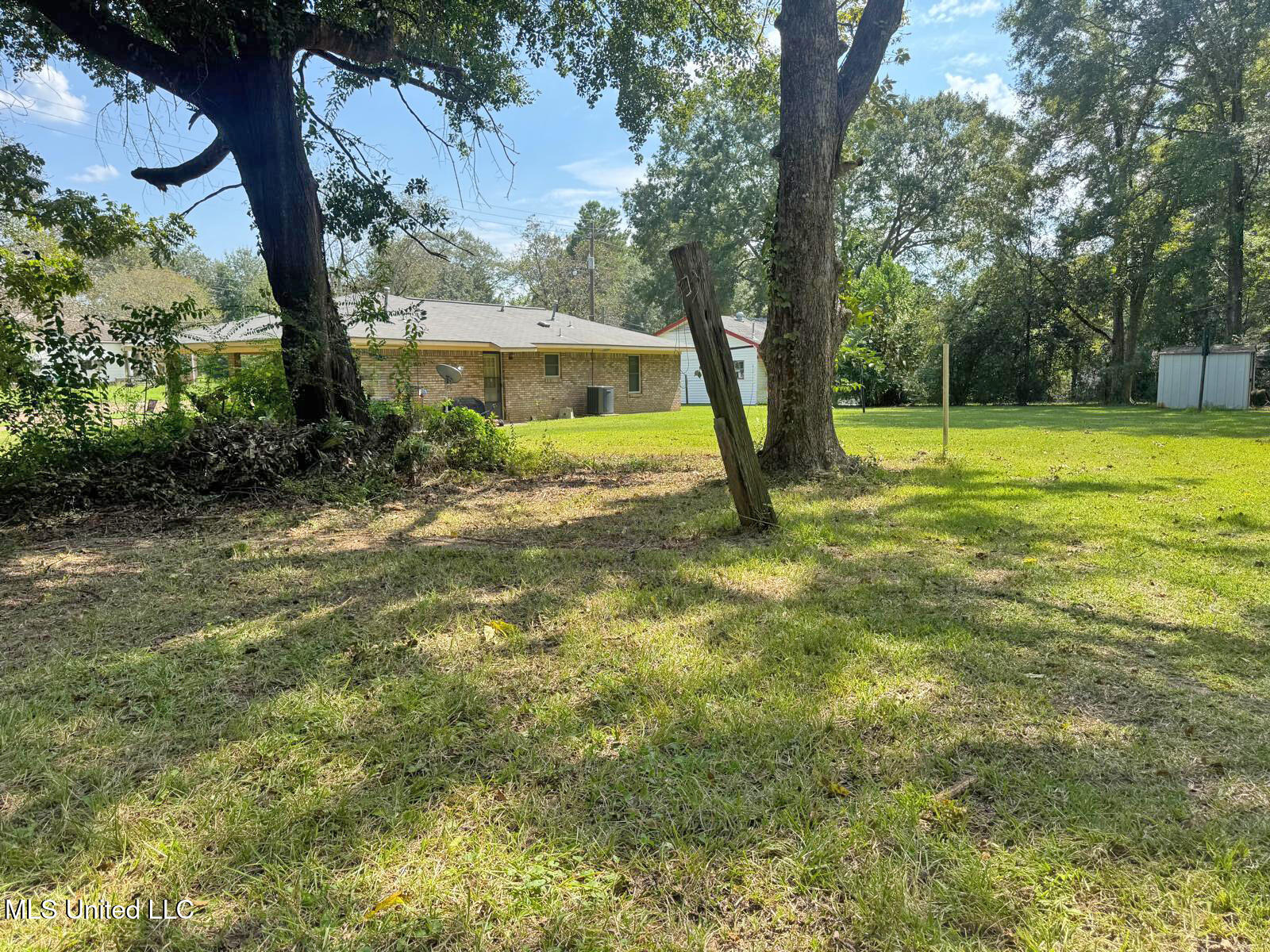 724 East Cherokee Street Brookhaven, MS 39601 - Photo 6 of 9 WhatsApp Image 2025-09-22 at 08.28.42_6b