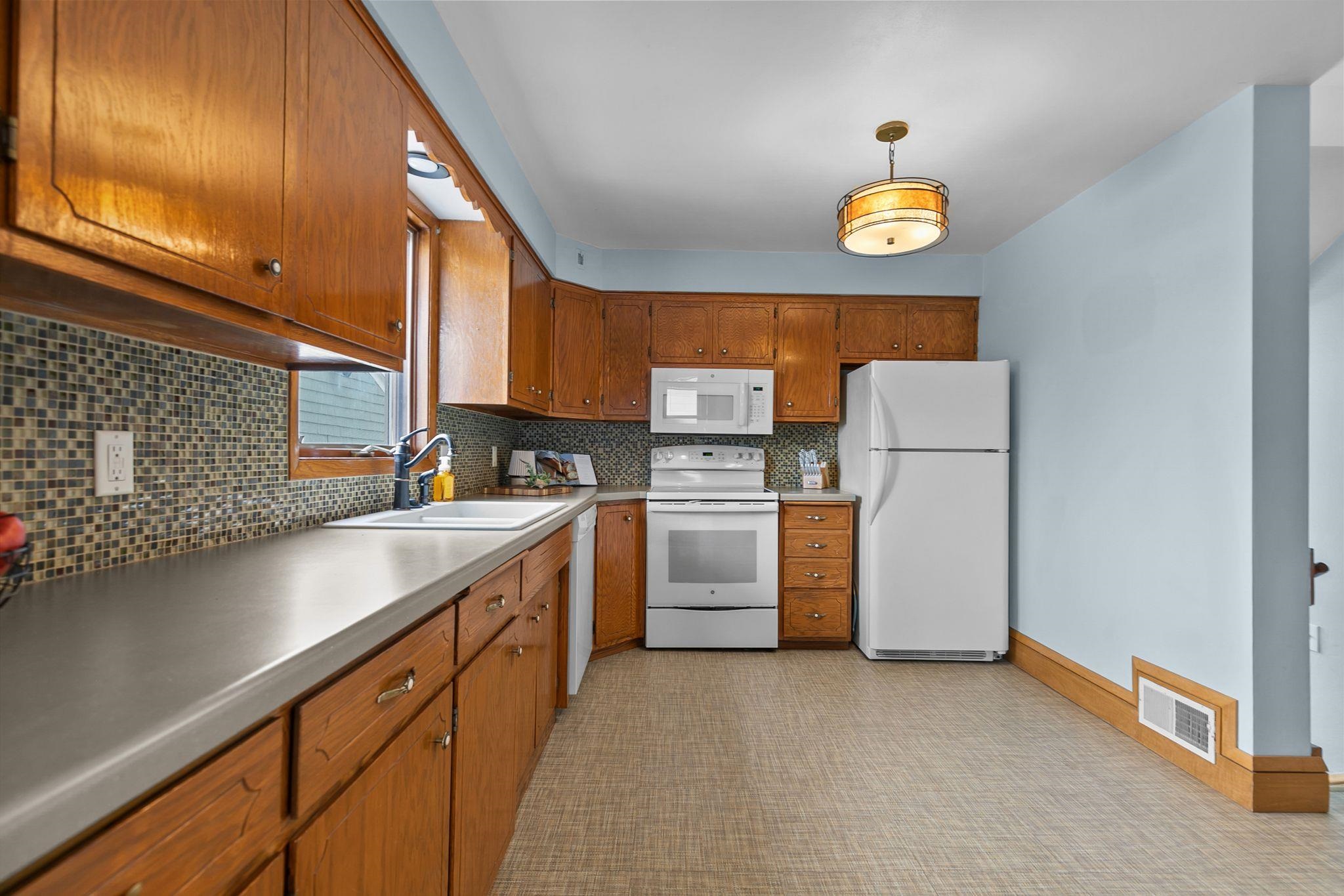 913 North Harriman Street Appleton, WI 54911 - Photo 14 of 43