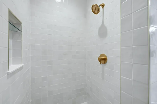 $949,900 | 17727 Castlefeane Court, Leo, IN 46765