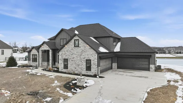 $949,900 | 17727 Castlefeane Court, Leo, IN 46765