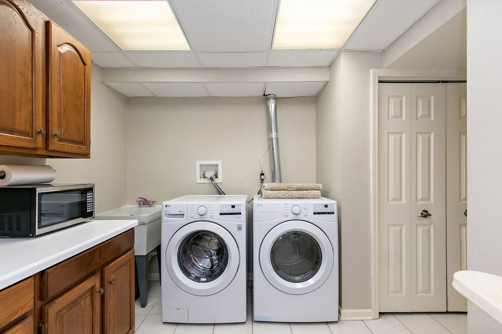 814 Oak Hill Road Lake Barrington, IL 60010 - Photo 34 of 59 a utility room with dryer and washer
