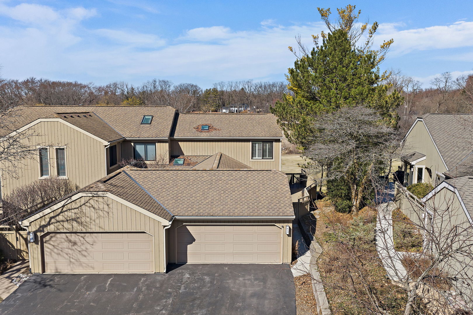 814 Oak Hill Road Lake Barrington, IL 60010 - Photo 38 of 59 an aerial view of a house with a yard and garage