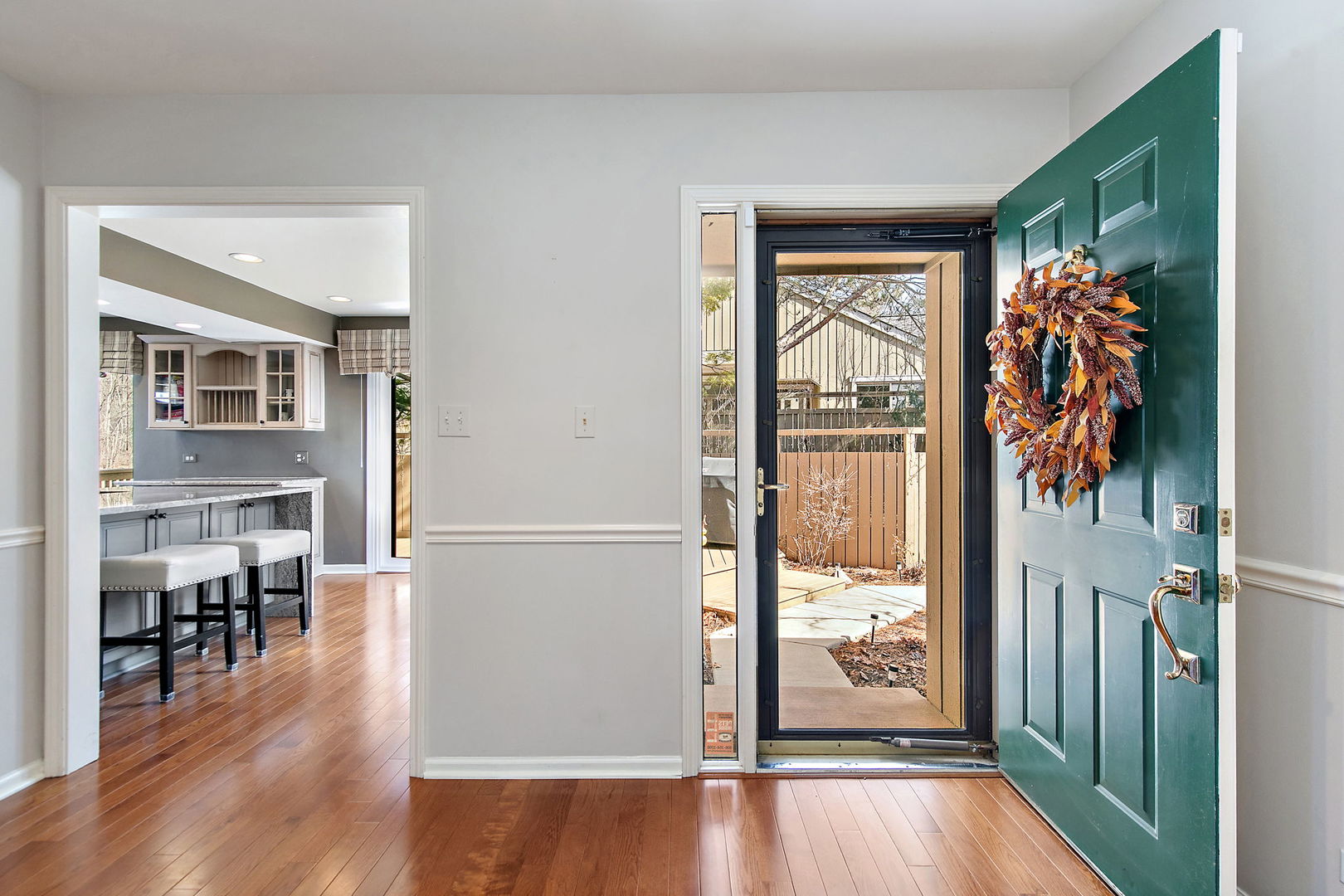 814 Oak Hill Road Lake Barrington, IL 60010 - Photo 4 of 59