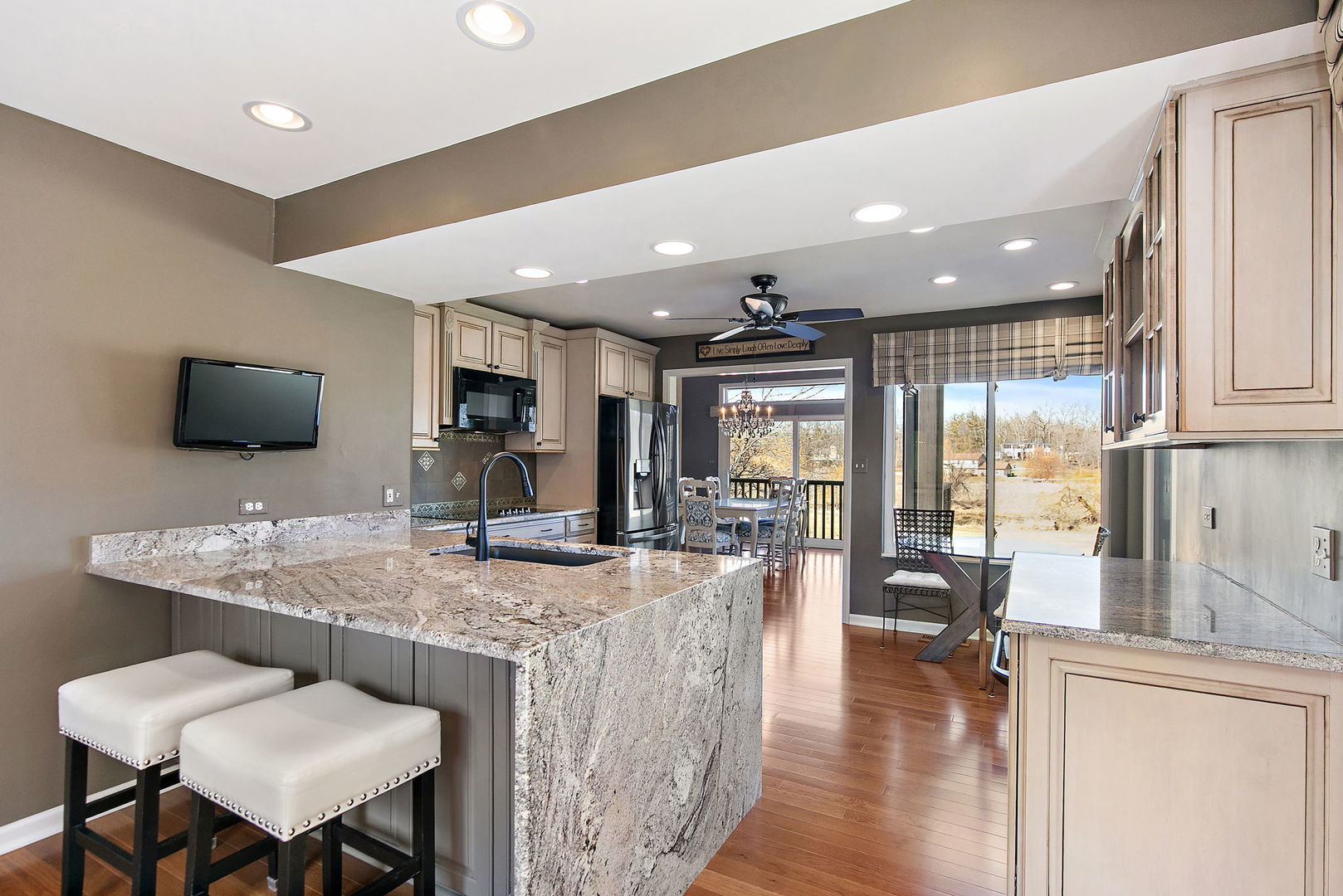 814 Oak Hill Road Lake Barrington, IL 60010 - Photo 6 of 59