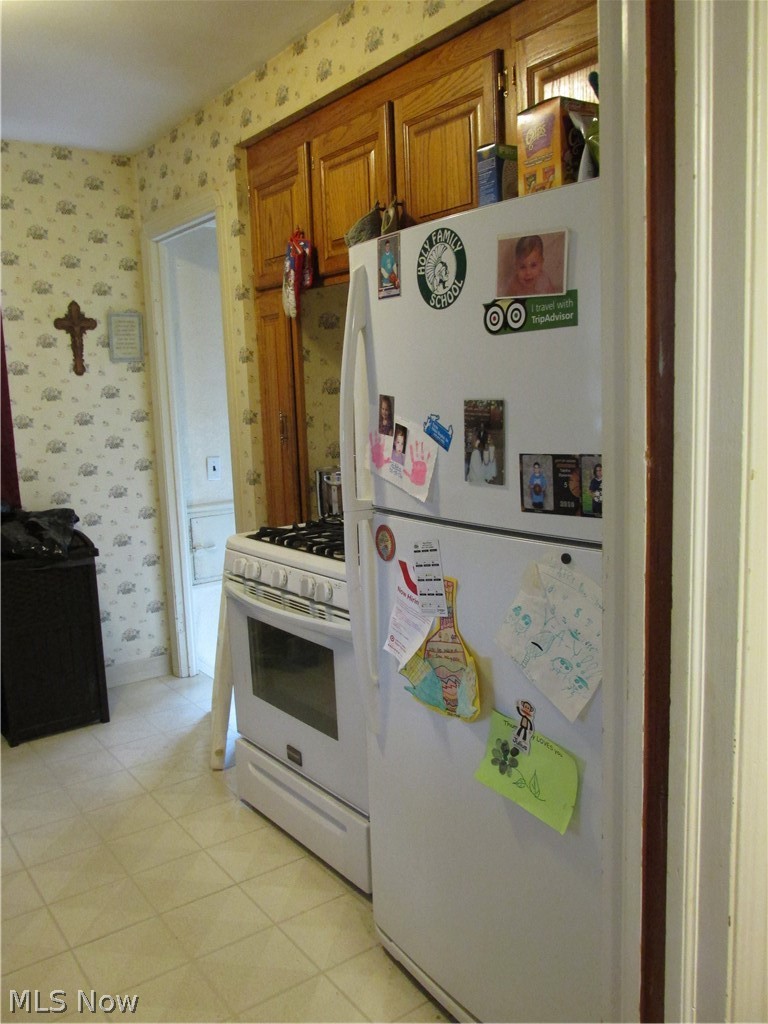 8002 West Ridgewood Drive Cleveland, OH 44129 - Photo 14 of 29