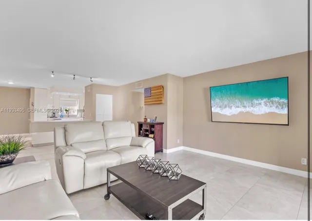 $2,550 | 8511 Old Country Manor, Unit 408, Davie, FL 33328