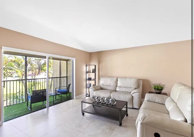 $2,550 | 8511 Old Country Manor, Unit 408, Davie, FL 33328