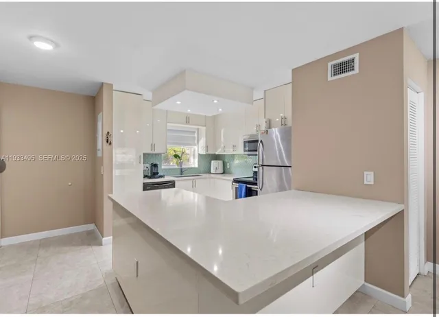 $2,550 | 8511 Old Country Manor, Unit 408, Davie, FL 33328