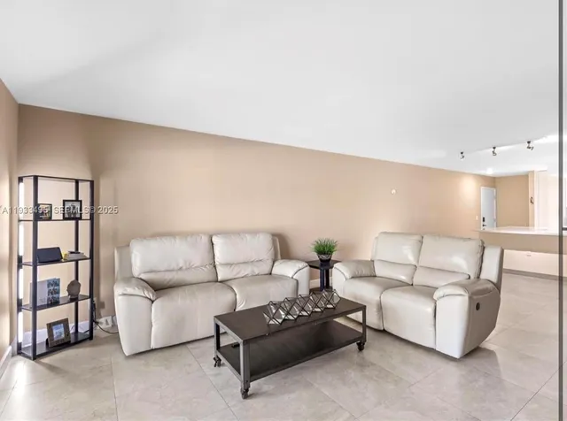 $2,550 | 8511 Old Country Manor, Unit 408, Davie, FL 33328