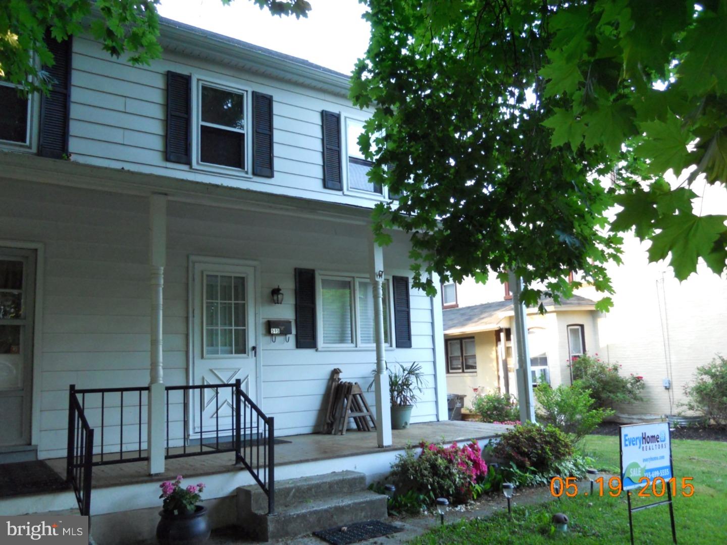 515 Arch Street Spring City, PA 19475 - Photo 4 of 17 Porch