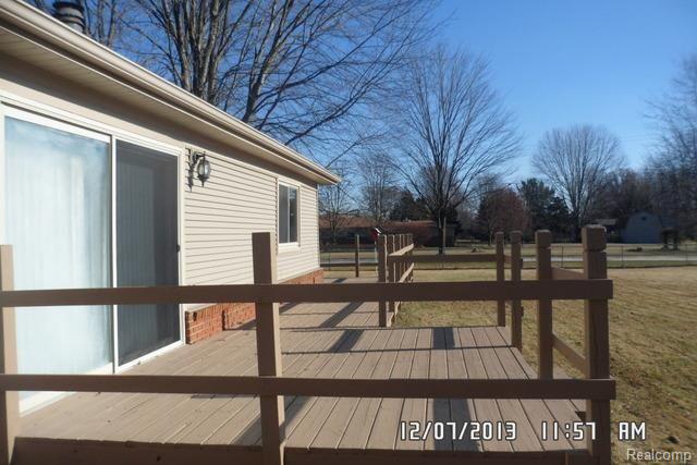 35293 Ash Road New Boston, MI 48164 - Photo 4 of 28 SLIDING GLASS DOOR LEADING OUT TO DECK