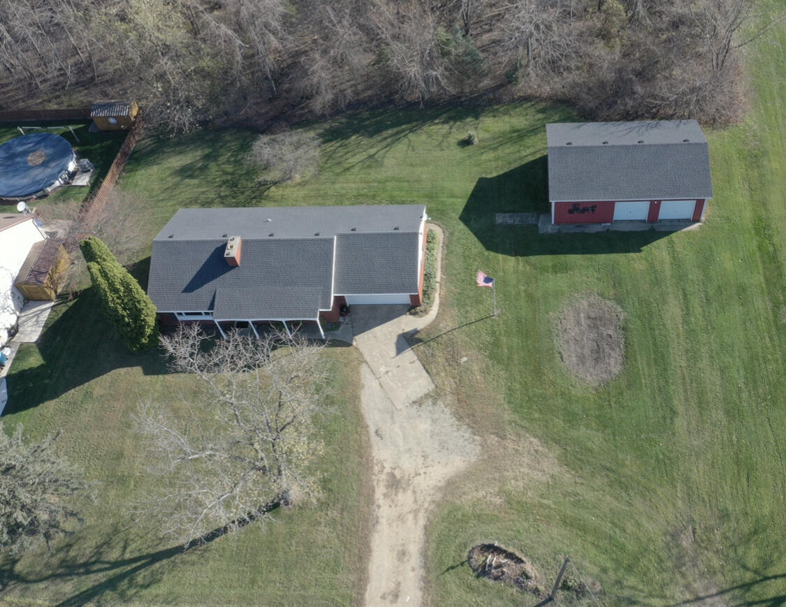 8131 Date Road Bridgman, MI 49106 - Photo 4 of 30 IMG_0187