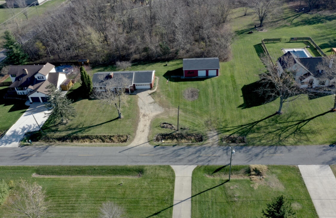 8131 Date Road Bridgman, MI 49106 - Photo 5 of 30 IMG_0188