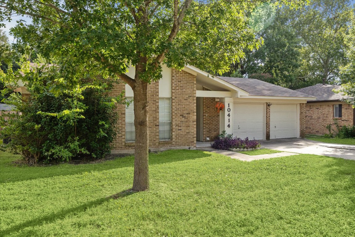 10414 Quail Ridge Drive Austin, TX 78758 - Photo 6 of 17 a backyard of a house with yard and trampoline