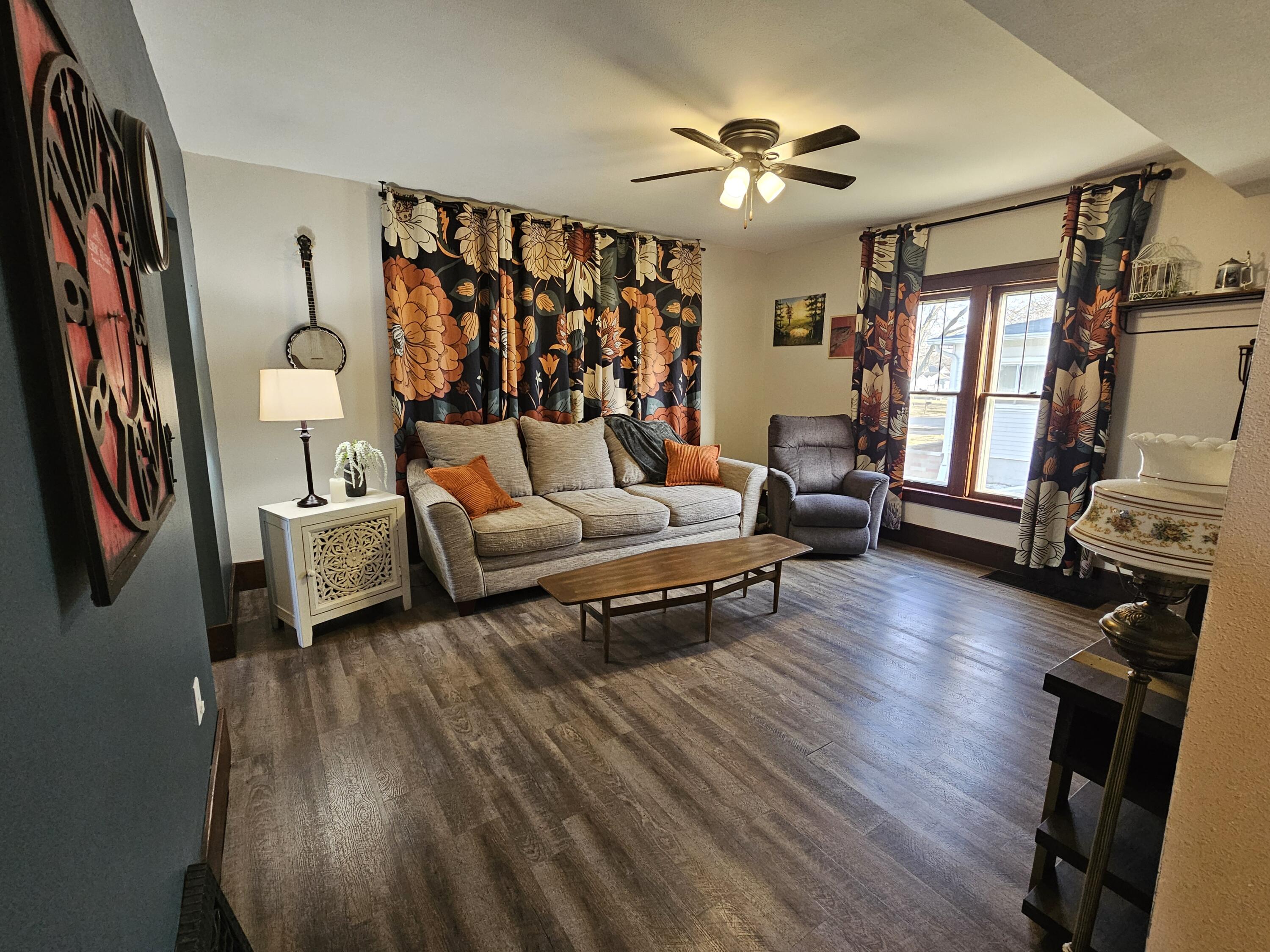 306 South K Street Sparta, WI 54656 - Photo 14 of 41 Living room