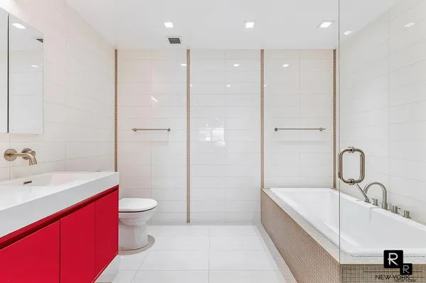 $12,995 | 400 East 52nd Street, Unit 9F | Midtown East