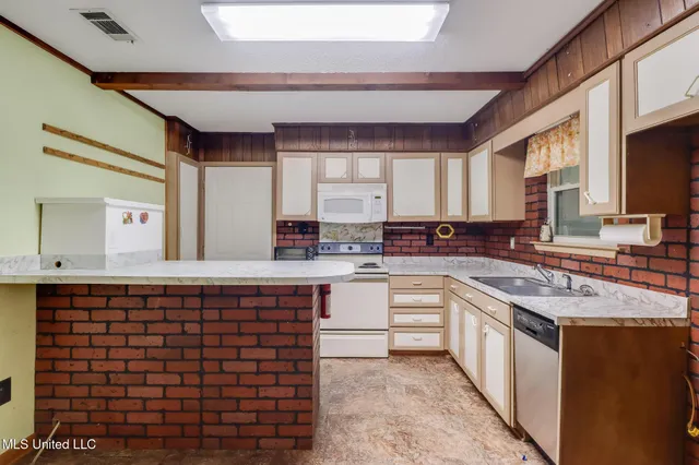 $205,900 | 21 Cottonwood Court, D'Iberville, MS 39540