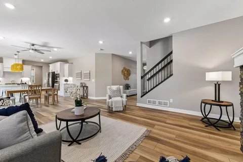 $825,000 | 7276 Rogers Court, Chanhassen, MN 55317