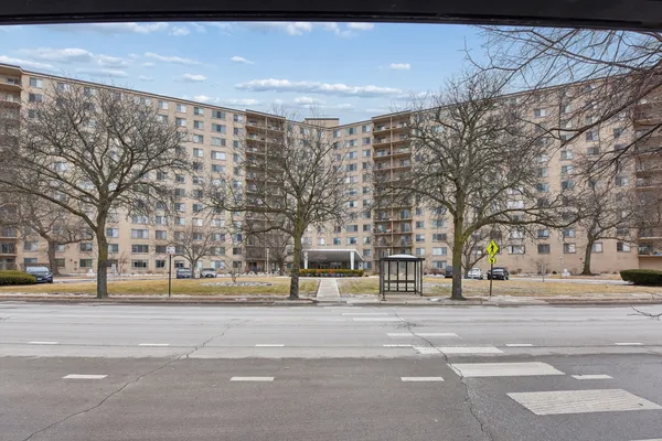 $149,000 | 6933 North Kedzie Avenue, Unit 603, Chicago, IL 60645