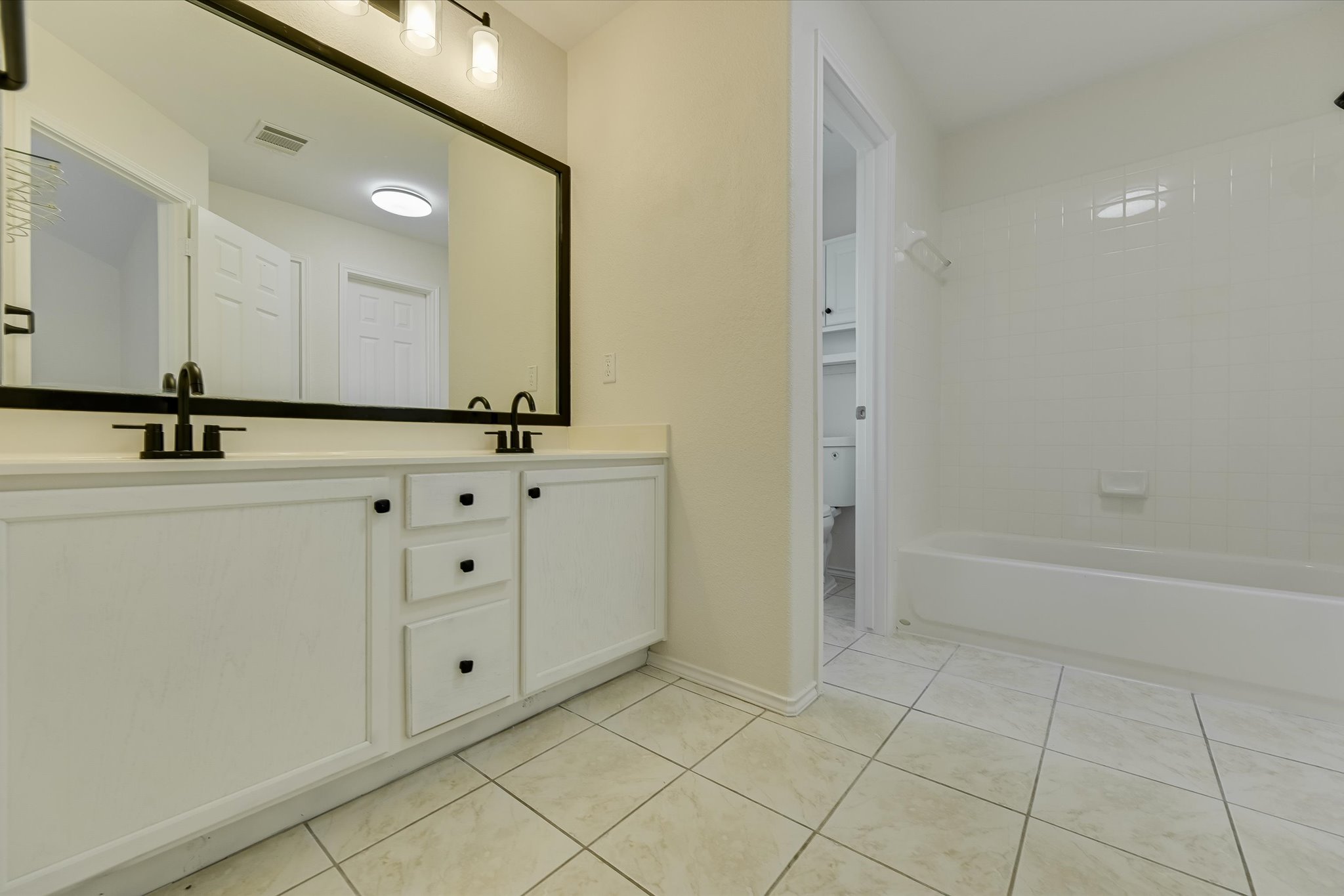 4 Memory Lane Wimberley, TX 78676 - Photo 18 of 24 Master bath