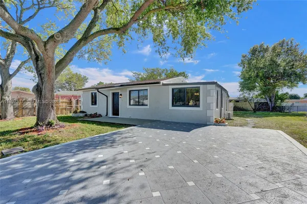 $2,600 | 136 Miami Gardens Road, West Park, FL 33023