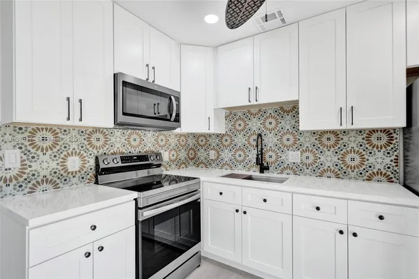 $2,600 | 136 Miami Gardens Road, West Park, FL 33023