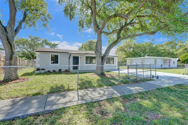 $2,600 | 136 Miami Gardens Road, West Park, FL 33023