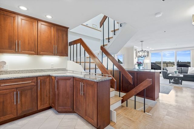 $1,190,000 | 357 Commercial Street, Unit 813, Boston, MA 02109