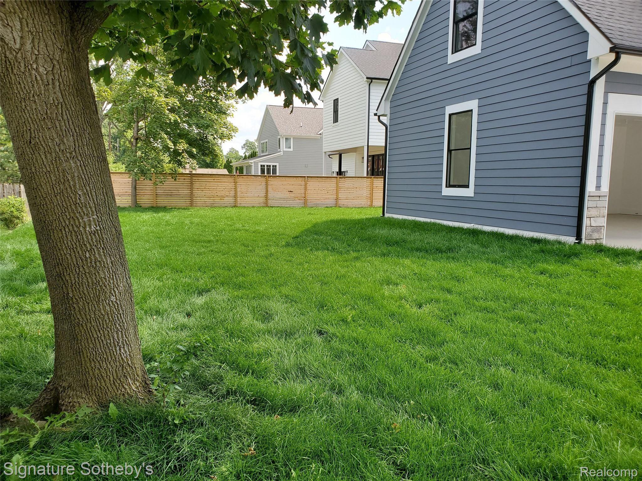 2323 Yorkshire Road Birmingham, MI 48009 - Photo 5 of 42 Great yard for the kiddos