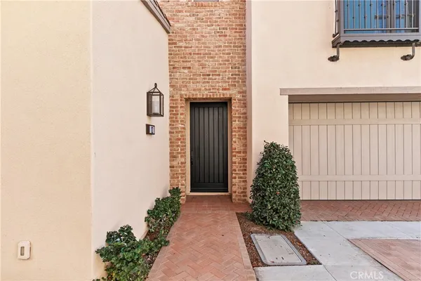 $6,000 | 112 Vigna, Irvine, CA 92602