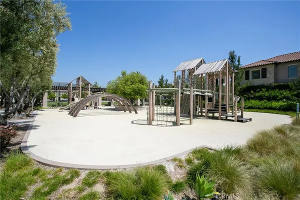 $6,000 | 112 Vigna, Irvine, CA 92602