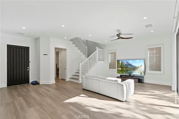 $6,000 | 112 Vigna, Irvine, CA 92602