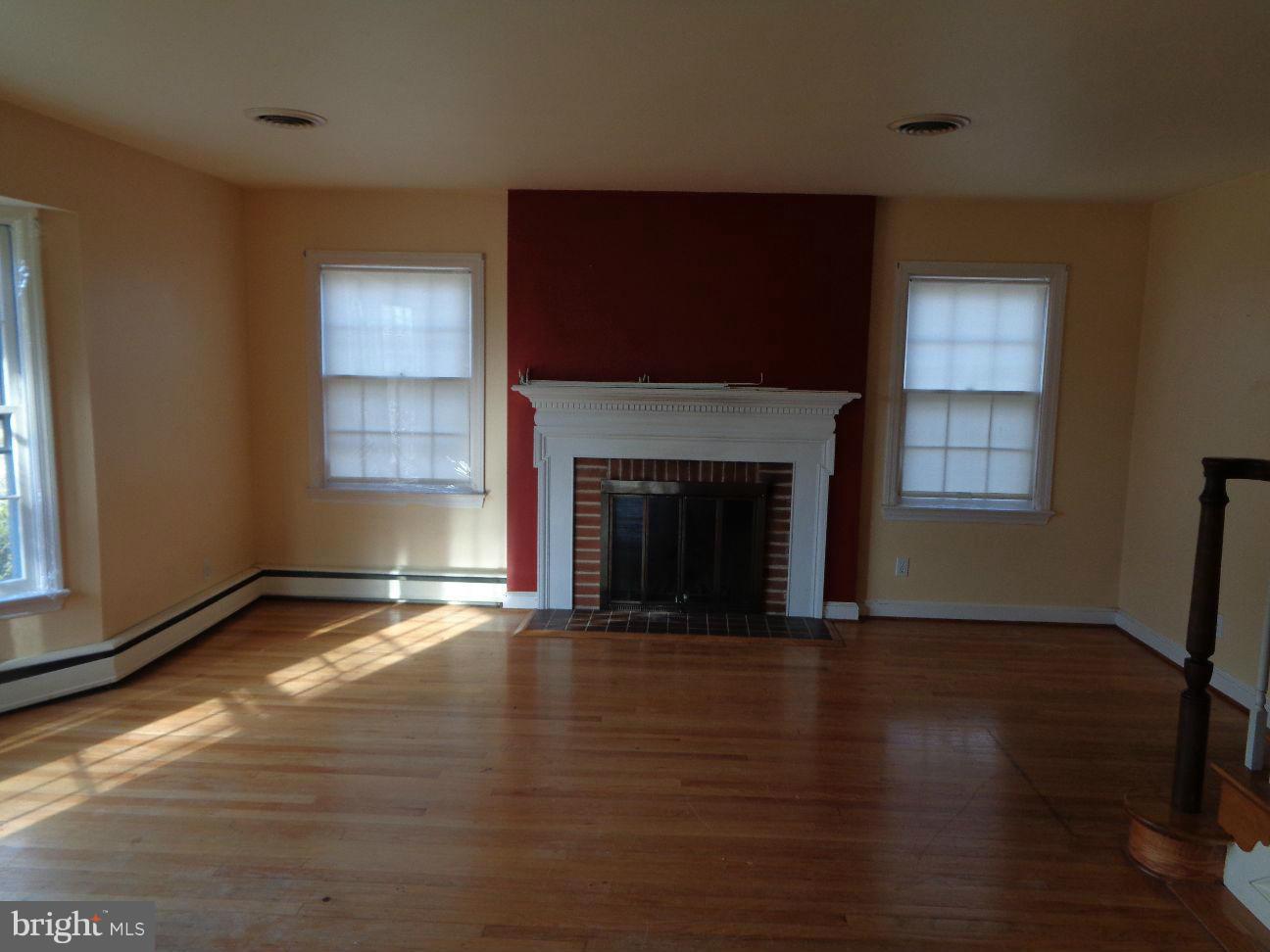 211 Ferndale Road Aberdeen, MD 21001 - Photo 2 of 29 Living Room