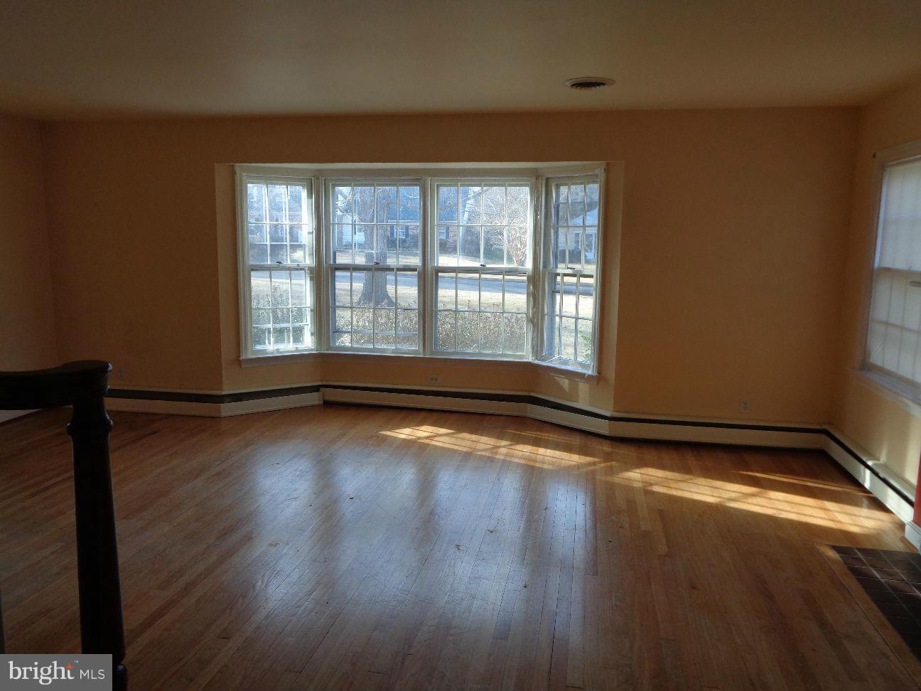 211 Ferndale Road Aberdeen, MD 21001 - Photo 3 of 29 Living Room