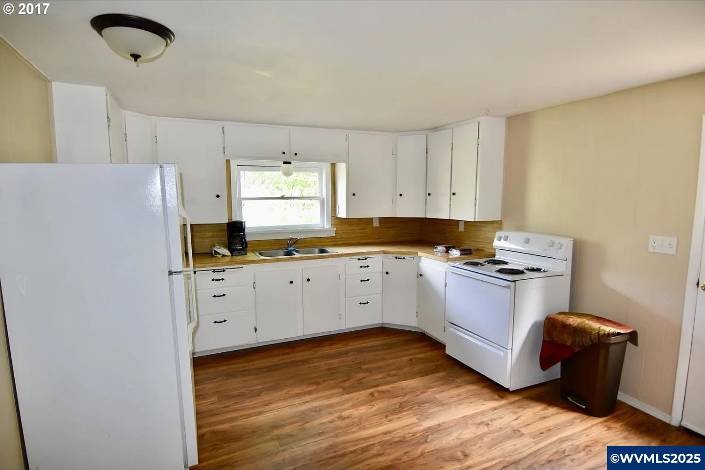 94643 Frontier Lane Coquille, OR 97423 - Photo 5 of 18