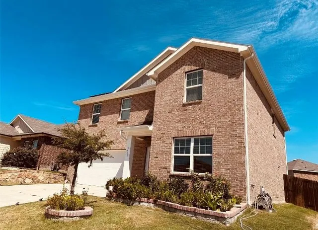 a front view of house with yard