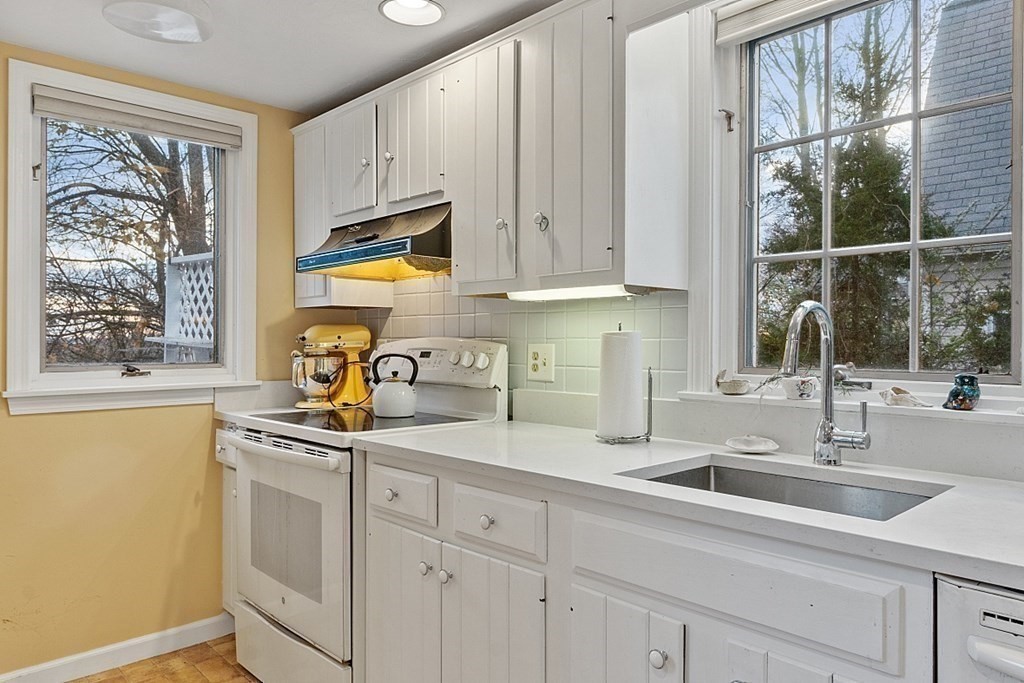 31 Barnard Road Worcester, MA 01605 - Photo 11 of 36