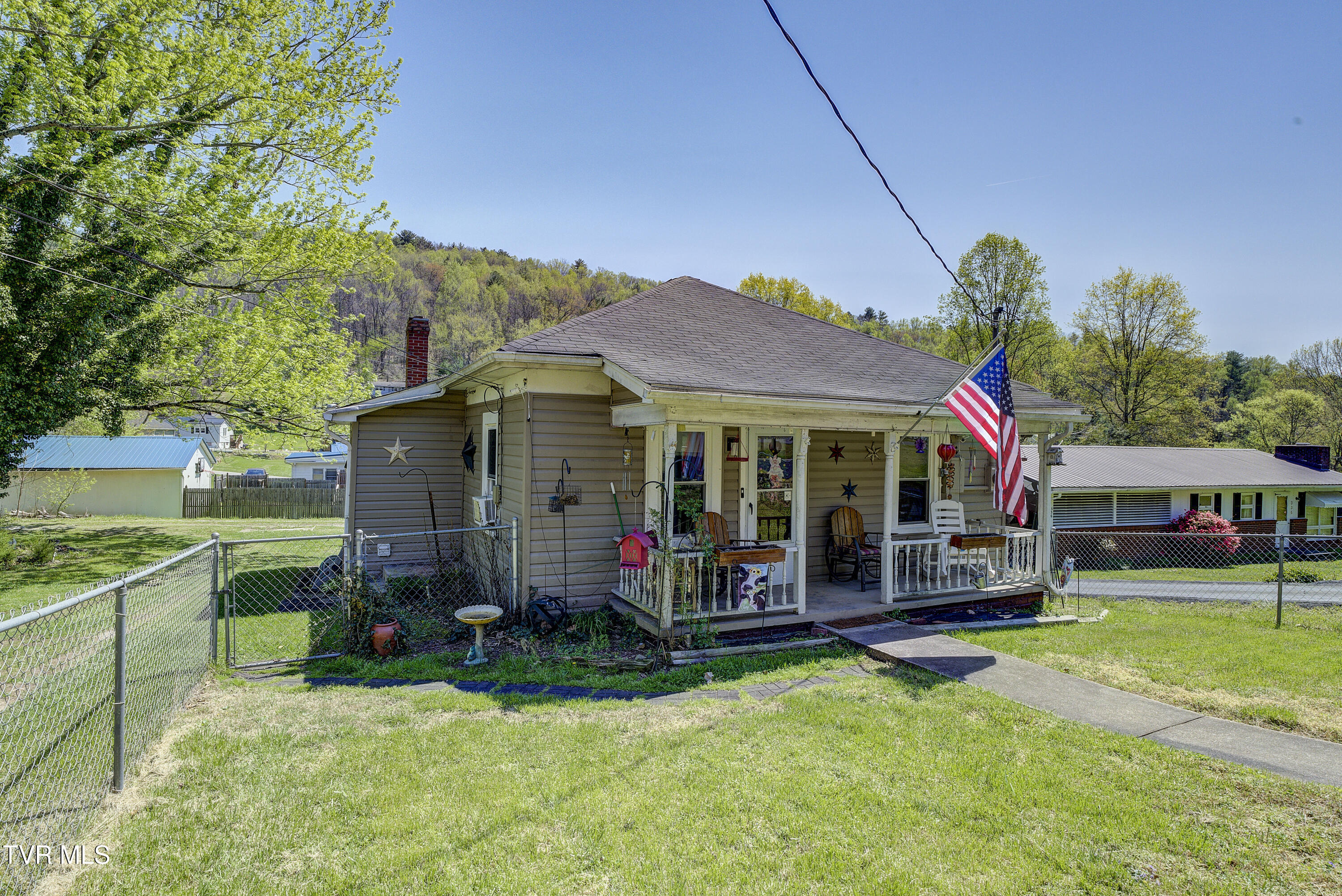 340 North Mohawk Drive Erwin, TN 37650 - Photo 3 of 28 Mohwak-22