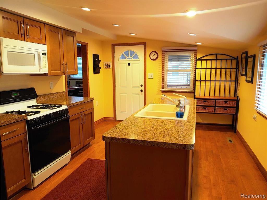 38915 Wade Road Romulus, MI 48174 - Photo 2 of 24