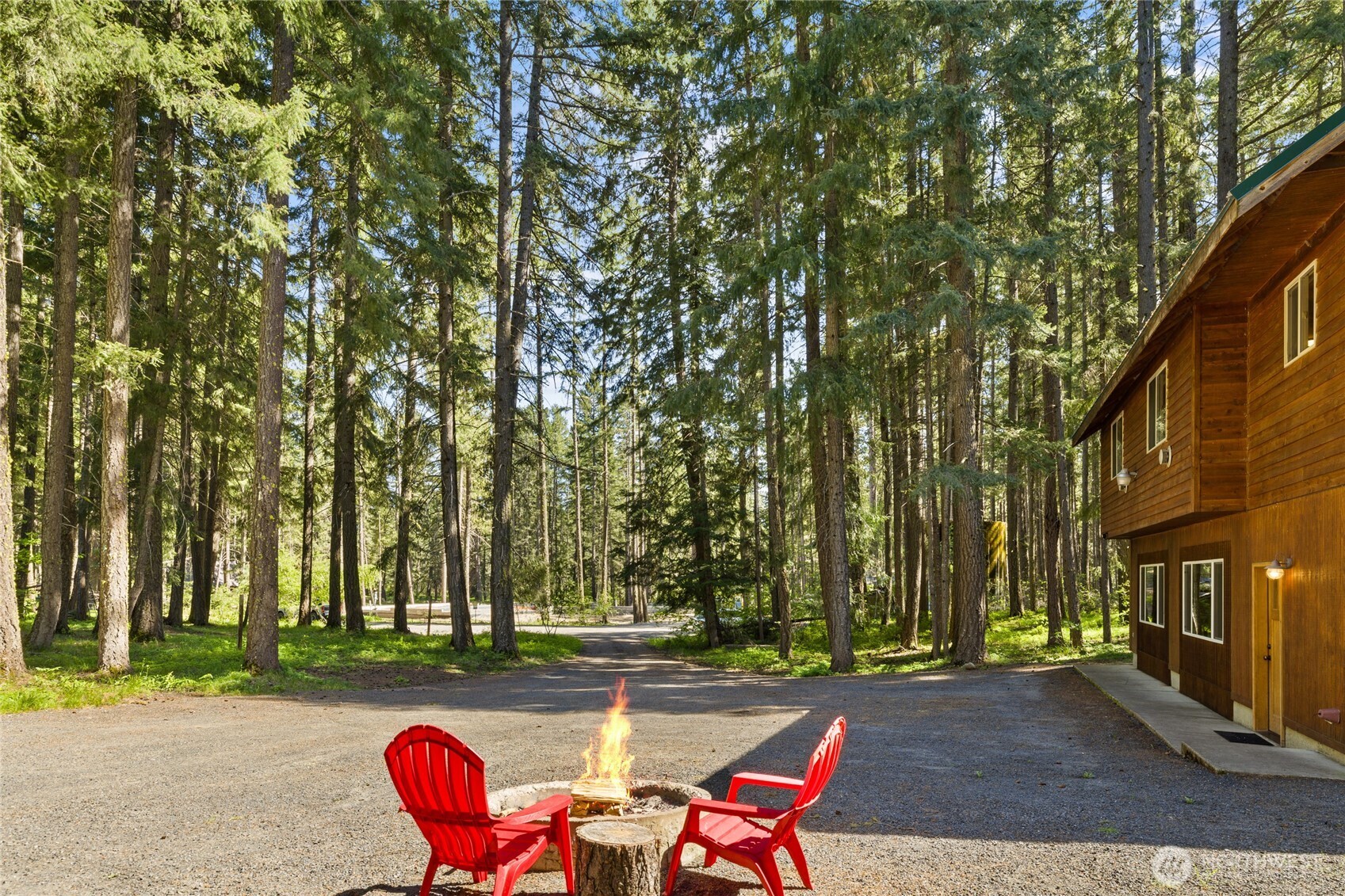 401 Whyworry Lane Ronald, WA 98940 - Photo 15 of 23 a view of a backyard with table and chairs and couches