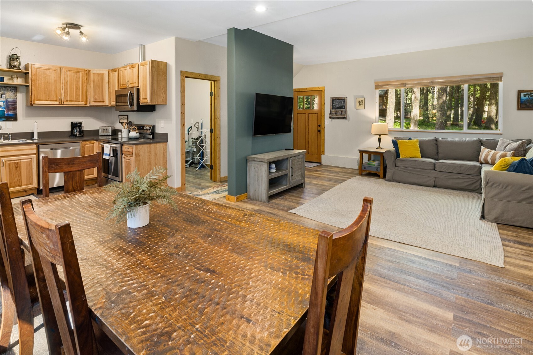 401 Whyworry Lane Ronald, WA 98940 - Photo 8 of 23 a living room with furniture and a flat screen tv