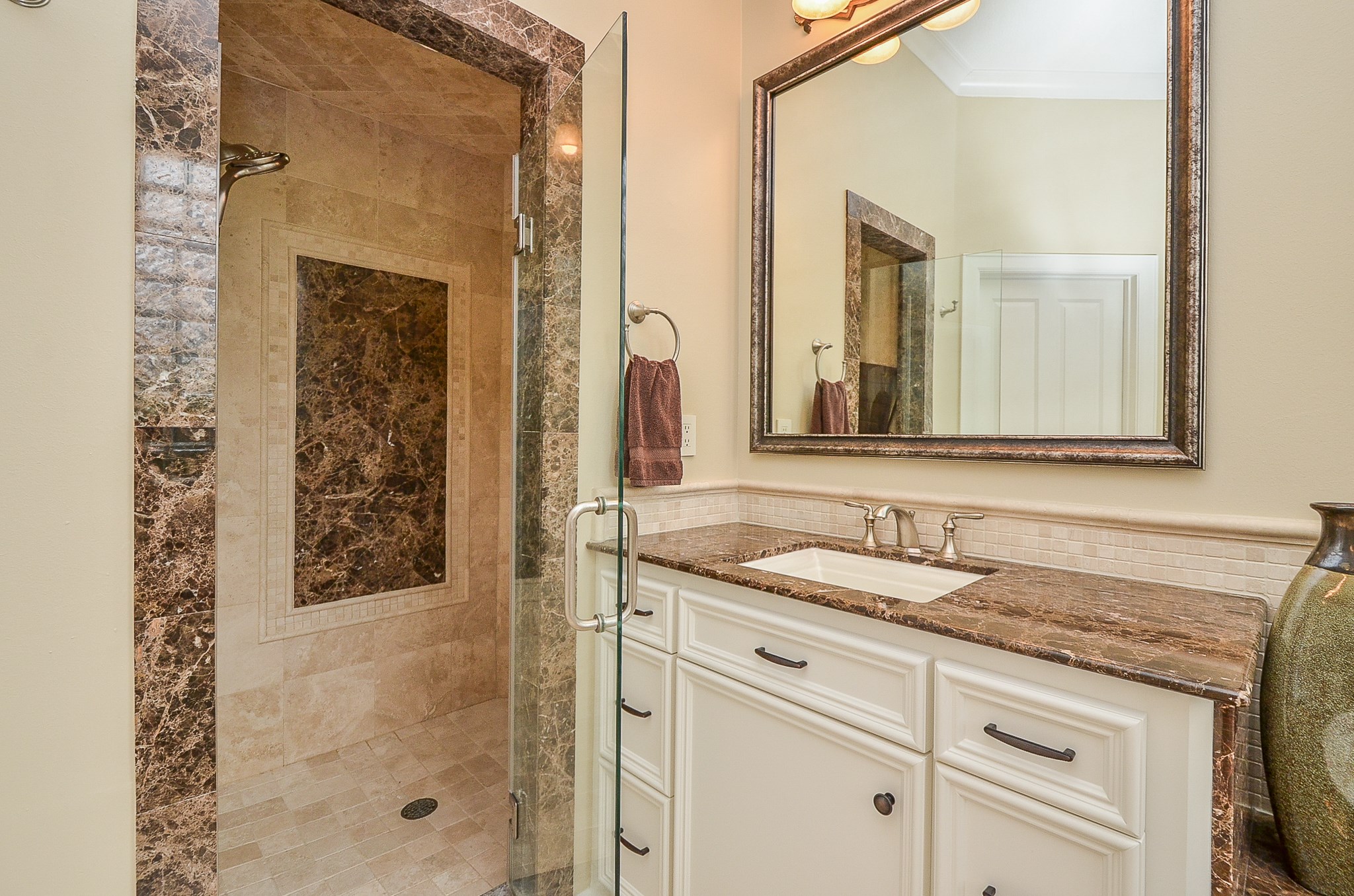 12711 Waterside Way Houston, TX 77041 - Photo 26 of 48 Primary bath enclosed shower.